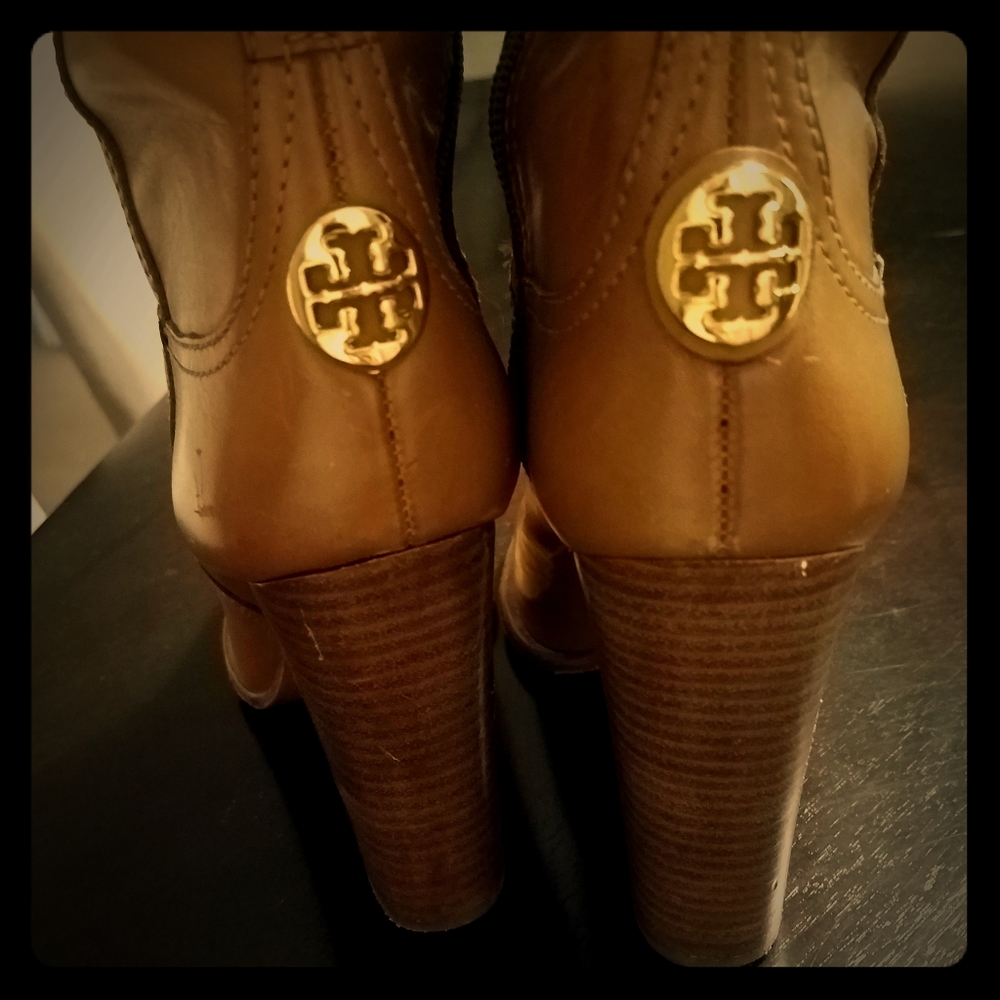 Gorgeous Tory Burch tan boots